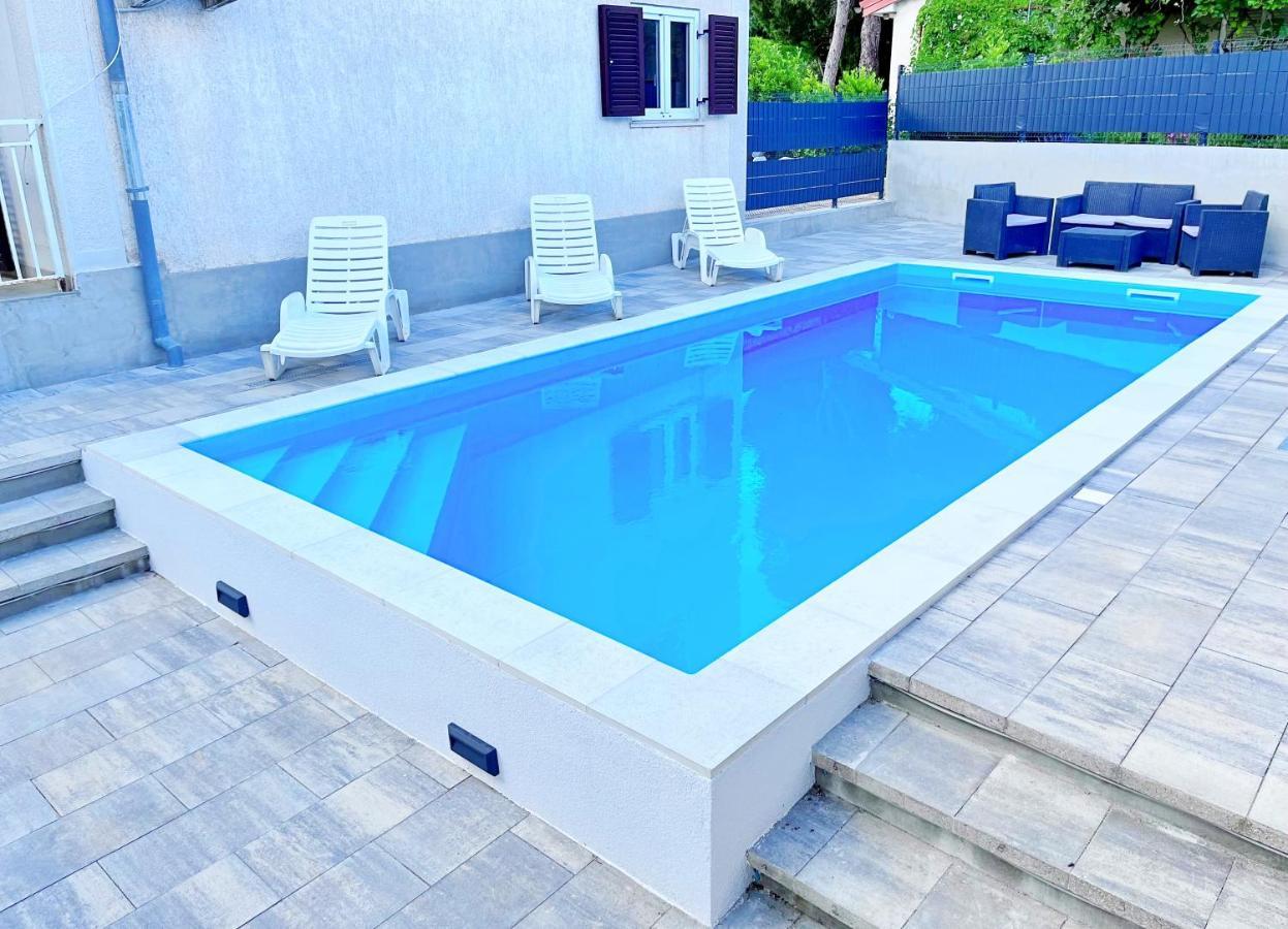 Adria Holiday Home Пинезичи Экстерьер фото